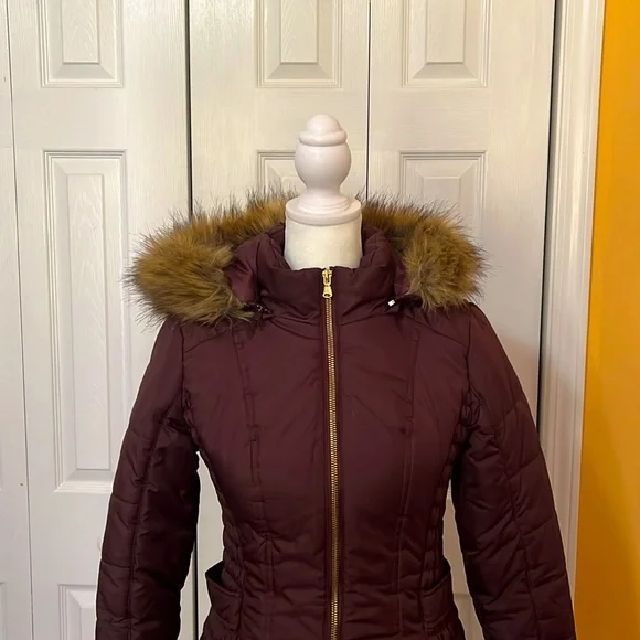 Women’s Celebrity Pink Puffer Coat with faux fur trim removable hood - Picture 5 of 10